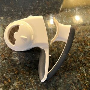 OXO White & Black CHEESE GRATER GUC